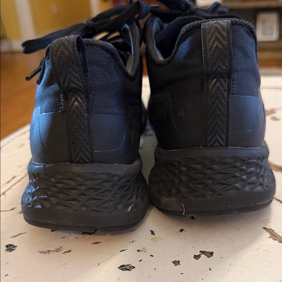 MEN'S ROUGH RUNNER - BLACK - Picture 3 of 6